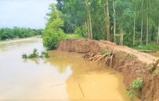 পাউবির গাফলতির অভিযোগ : ধলাই নদীর প্রতিরক্ষা বাঁধের ৭ স্থানে ধস: ঝুঁকিপূর্ণ ৫টি