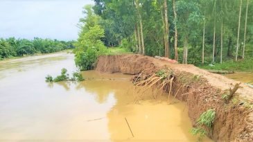 পাউবির গাফলতির অভিযোগ : ধলাই নদীর প্রতিরক্ষা বাঁধের ৭ স্থানে ধস: ঝুঁকিপূর্ণ ৫টি