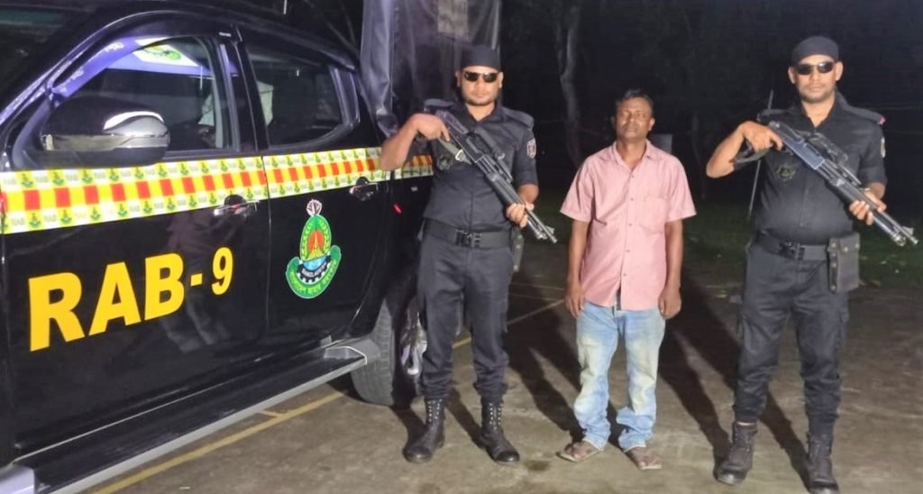 চাঞ্চল্যকর মহিন্দ্র মালাকার(২৫) হত্যা মামলার মূল আসামী গ্রেফতার