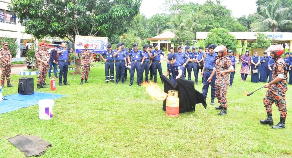 পুলিশ লাইন্সে বার্ষিক অগ্নি-নির্বাপণ কর্মশালা ও মহড়া ২০২২ অনুষ্ঠিত