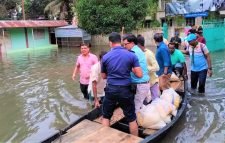 কুলাউড়ায় বন্যার্তদের মাঝে জেলা প্রশাসকের ত্রাণ বিতরণ