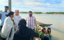 প্রধানমন্ত্রীর নির্দেশে দুর্যোগের শুরু থেকেই বানভাসি মানুষের পাশে এসে দাঁড়িয়েছেন জেলা প্রশাসক মীর নাহিদ আহসান