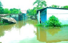 বড়লেখায় ডাকাত আতঙ্কে বানভাসিরা