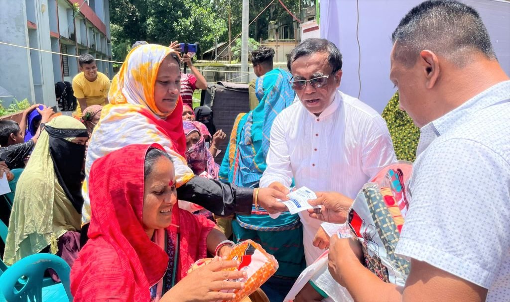 মৌলভীবাজার জেলা শাখার জেলা যুবলীগের সাধারণ সম্পাদক সৈয়দ রেজাউর রহমানের উদ্যোগে ঈদ উপহার” শাড়ী-লুঙ্গী বিতরণ