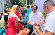 মৌলভীবাজার জেলা শাখার জেলা যুবলীগের সাধারণ সম্পাদক সৈয়দ রেজাউর রহমানের উদ্যোগে ঈদ উপহার” শাড়ী-লুঙ্গী বিতরণ