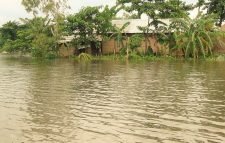 মৌলভীবাজারে বন্যার প্রভাব পড়েছে ঈদ বাজারেও