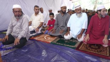 সৌদির সাথে মিল রেখে মৌলভীবাজারে ঈদ উল আযহার নামায পড়লেন শতাধিক মুসল্ল¬ী