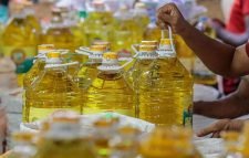 বিশ্ববাজারে ৬ মাসে তেলের দাম সর্বনিম্ন