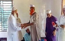 জমিয়তে উলামায়ে ইসলাম বাংলাদেশের নেতৃবৃন্দকে জামায়াতের কেন্দ্রীয় আমীরের ৫লক্ষ টাকা প্রদান