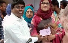 টেবিল ঘড়ি প্রতীক পেলেন শামীমা আক্তার ঝিনু