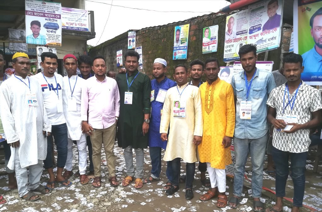 উৎসব মুখর পরিবেশে কোচ মাইক্রোবাস বাস মিনিবাস লালাবাজার শাখার উপনির্বাচন চলছে