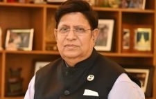 বাদ পড়লেন পররাষ্ট্রমন্ত্রী