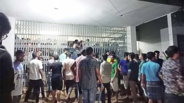 ছাত্রলীগের দুই গ্রুপের সংঘর্ষে রণক্ষেত্র কুবি, আহত ১০