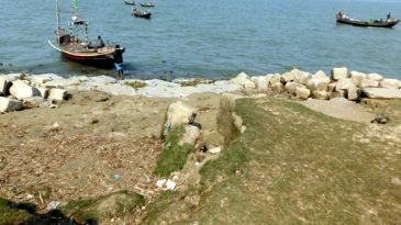 মনু নদীর ভাঙন রক্ষা প্রকল্প কাজ বন্ধ