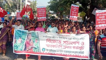 বর্ধিত মজুরির বকেয়ার দাবিতে চা-বাগানে ফের ক্ষোভ