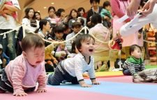 সন্তানের জন্ম দিলেই বাবা-মা পাবেন প্রায় ৪ লাখ টাকা