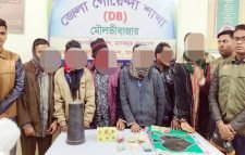 জুড়ীতে জুয়ার আসরে থেকে জুয়া সামগ্রী ও টাকাসহ ৬ জুয়াড়ীকে আটক