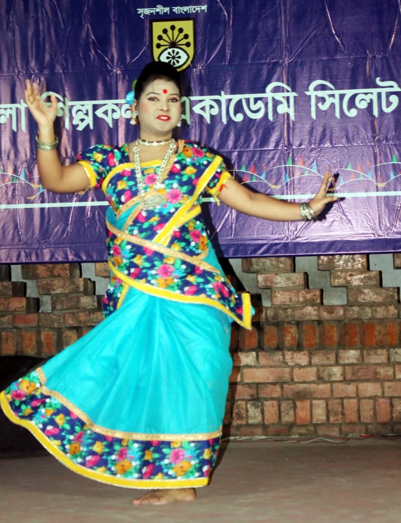 সাংস্কৃতিক উৎসবে পিউর একক নৃত্য