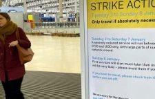 বছরের শুরুতেই ধর্মঘটের ডাক দিলেন ব্রিটেনের রেলকর্মীরা