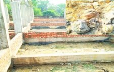 বড়লেখায় জামেয়া ইসলামিয়া দাখিল মাদ্রাসায় শিক্ষা প্রকৌশল অধিদপ্তরের বাস্তবায়নে নির্মাণাধীন চারতলা বিশিষ্ট একাডেমিক ভবনের পুকুরের মাটি দিয়ে ভরাট