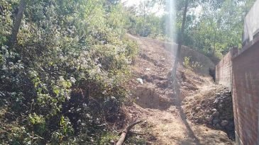 মহামান্য উচ্চ আদালত টিলা কাটা নিষিদ্ধ করে সংরক্ষণ করতে নির্দেশ সিলেটে টিলা কেটে সমতল ভূমি তৈরি করছে সেলিনা-মোমেন ফাউন্ডেশন