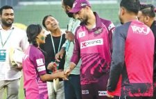 যে কারণে এখনো খেলে যাচ্ছেন মাশরাফি