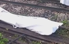 ট্রেনের নিচে ঝাঁপ দিয়ে তরুণীর আত্মহত্যা