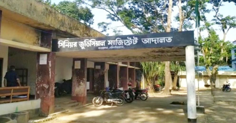 বড়লেখা আদালত প্রাঙ্গণে আসামীর মাথা ফাটিয়ে রক্তাক্ত করলেন বাদী : গ্রেফতার ২