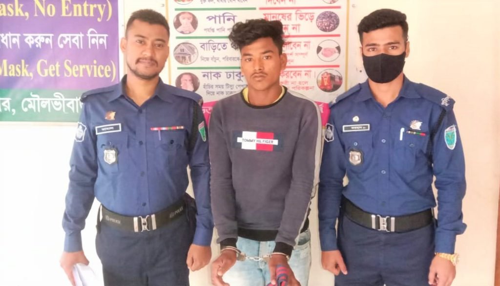 মন্দিরে চুরির ঘটনায় চোরাই মালামালসহ গ্রেফতার ১