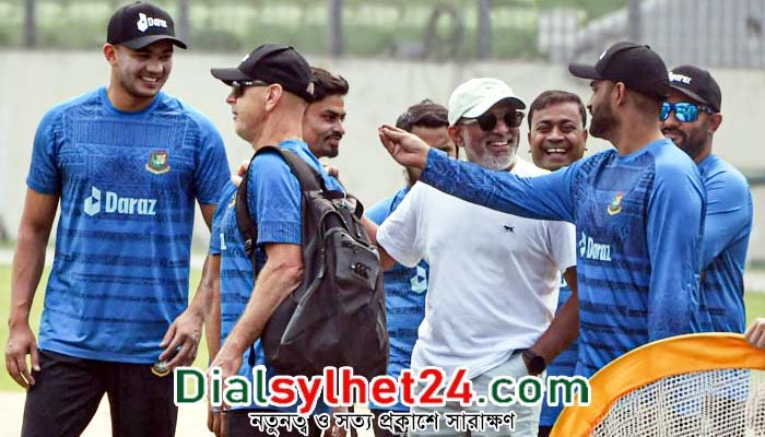 ব্যস্ততায় কাটলো হাথুরুসিংহের প্রথম দিন