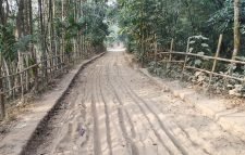 মৌলভীবাজারে রাস্তার ইট তুলে নিলেন মেম্বার-চেয়ারম্যান