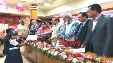 প্রাথমিকের শিক্ষার্থীদের সম্বর্ধনা দিল পৌরসভা