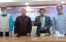 মৌলভীবাজার পৌরসভার শিক্ষার্থীদের মধ্যে চশমা বিতরণ