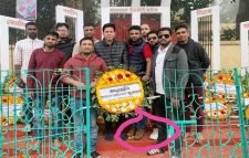 শহিদ মিনার বেদিতে জুতা পায়ে উঠলেন দুই যুবদল নেতা!