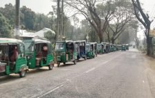 গ্যাস নিতে এক কিলোমিটার দীর্ঘ সারি, রাত জেগে ভুগান্তি সিএনজি চালকদের