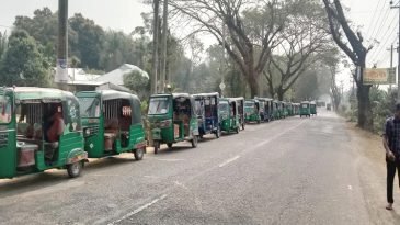 গ্যাস নিতে এক কিলোমিটার দীর্ঘ সারি, রাত জেগে ভুগান্তি সিএনজি চালকদের