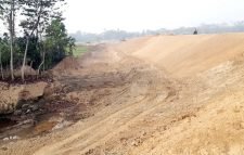 মনু নদীর প্রতিরক্ষা বাঁধ তৈরিতে সংখ্যালঘু পরিবারের মাটি লুটপাটের অভিযোগ