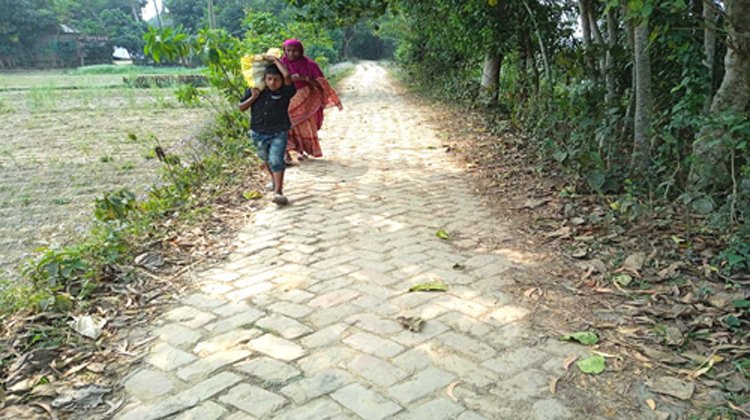 বড়লেখায় ‘কাবিখা’ প্রকল্পের রাস্তার কাজ না করে বরাদ্দ লোপাটের অভিযোগ!