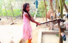 কুশিয়ারা নদীকূলের দুই গ্রামের পাঁচ হাজার মানুষ সুপেয় পানির জন্য হাহাকার: ভূগর্ভস্থ পানির স্তর নিচে নামছে