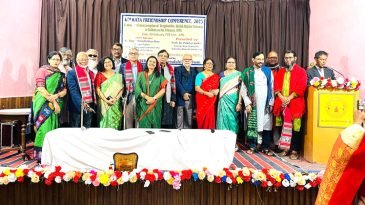 যুক্তরাষ্ট্র প্রবাসি বীর মুক্তিযোদ্ধা গোলাম মোস্তফা খান মিরাজ ও বীর মুক্তিযোদ্ধা মকবুল হোসেন তালুকদারকে কোলকাতায় বিরল সংবর্ধনা