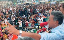 জনগণের বিরুদ্ধে অবস্থান নিয়ে টিকে থাকতে পারবেন না: আমীর খসরু