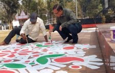 শহীদ মিনারে ৩০ বছর ধরে আল্পনা আঁকেন সালেহ