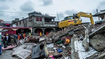 সর্বত্র লাশের গন্ধ, মৃত্যু ২৫ হাজার ছাড়াল