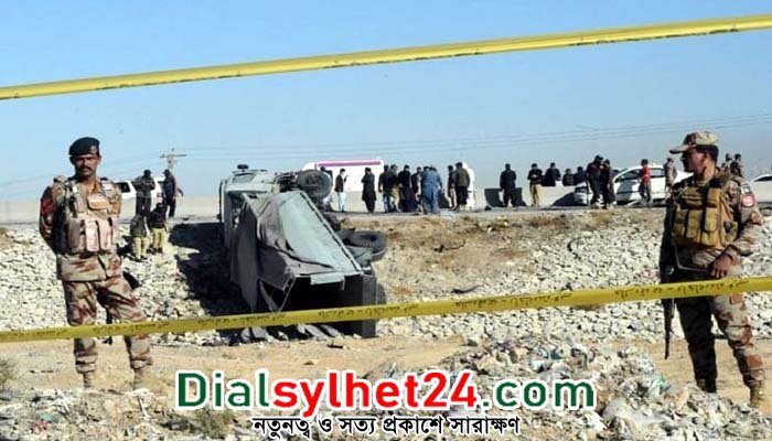 পাকিস্তানে বোমা হামলায় ৯ পুলিশ নিহত