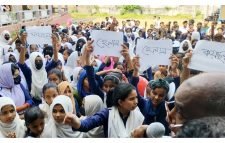 অটোরিকশাচালকের হামলায় শিক্ষার্থী আহত, সড়ক অবরোধ