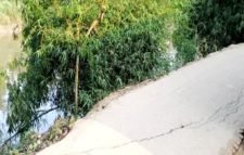 জুড়ী নদীর পাশে রাস্তায় ফাটল, জনমনে আশংকা