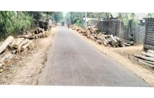 কুলাউড়ায় সরকারি নিয়ম না মেনে ছড়াছড়ি অবৈধ করাত কলের