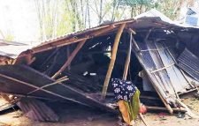 আকস্মিক ঘূর্ণিঝড়ে শতাধিক ঘরবাড়ি বিধ্বস্ত, আহত ৫