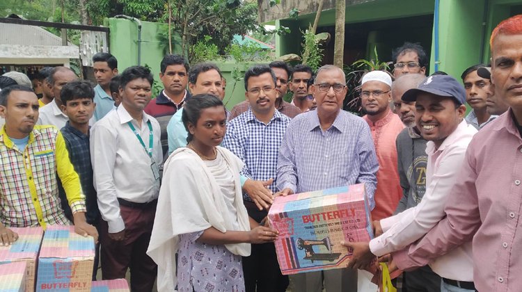 শমশেরনগর চা বাগানে দলিত নারীদের সেলাই মেশিন বিতরণ