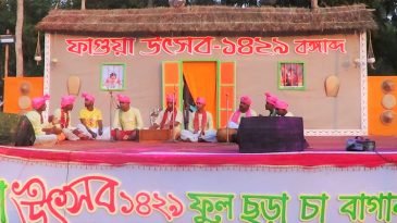 ফুলছড়া চা বাগানের মাঠে আয়োজন করা হয় এ ফাগুয়া উৎসব